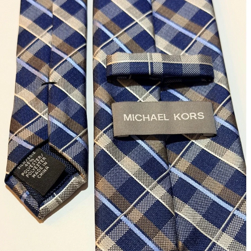 Michael Kors Necktie Navy Blue‎ Tan Plaid Silk Blend Classic Business Tie
